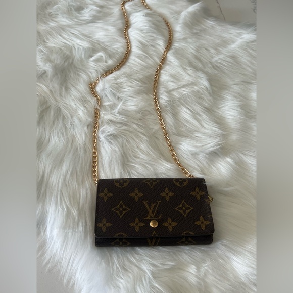 Louis Vuitton Monogram Wallet on Chain Crossbody – 10/10 Condition - Picture 9 of 9